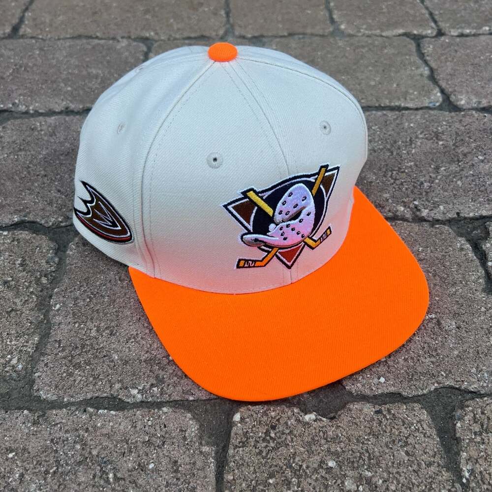 Mitchell & Ness Anaheim Ducks Vintage Off-White Snapback Hat